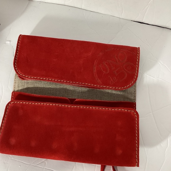 UNO de 50 GENUINE SUEDE RED JEWELRY CASE TRAVEL ROLL COMPACT - Picture 5 of 8